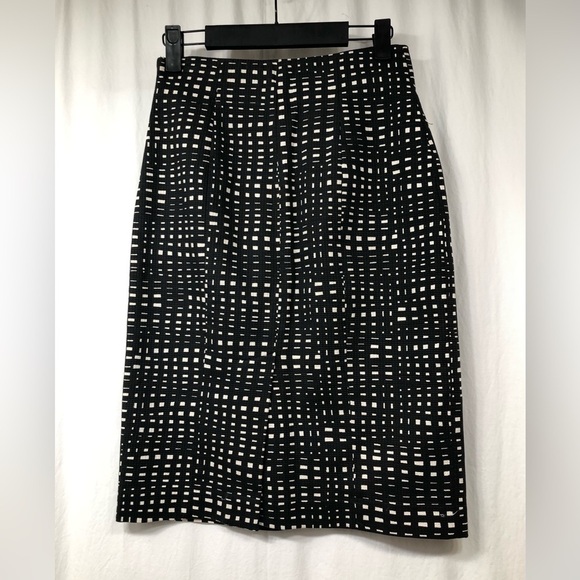 Theory Pencil Skirt Geometric Lines Black White Back Slit Unlined Size 0 - Picture 11 of 16